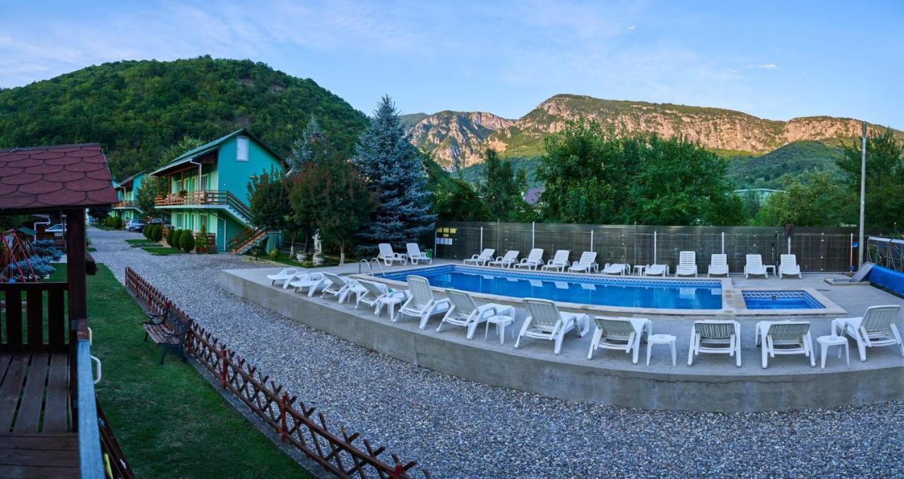 Pension Charisma Băile Herculane Exterior foto